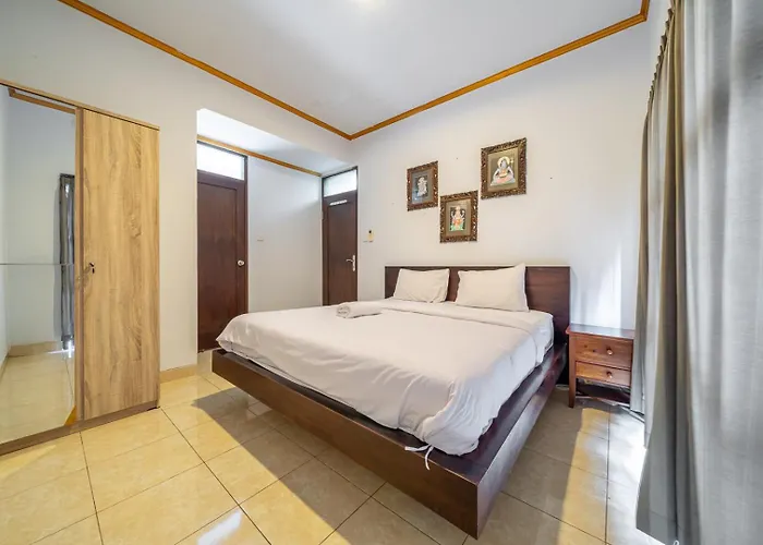 Ferienhaus Nana Spacious 2-bedroom With Pool, Steps From