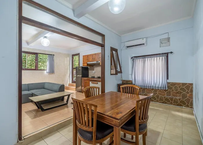 Ferienhaus Nana Spacious 2-bedroom With Pool, Steps From