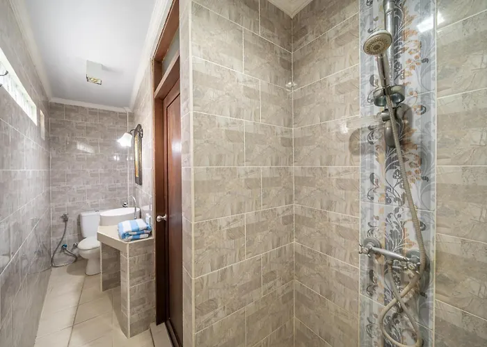 Ferienhaus Nana Spacious 2-bedroom With Pool, Steps From