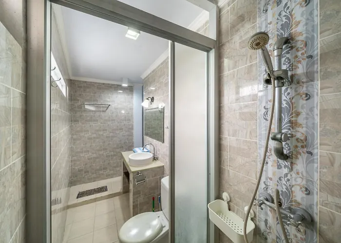 Nana Spacious 2-bedroom With Pool, Steps From